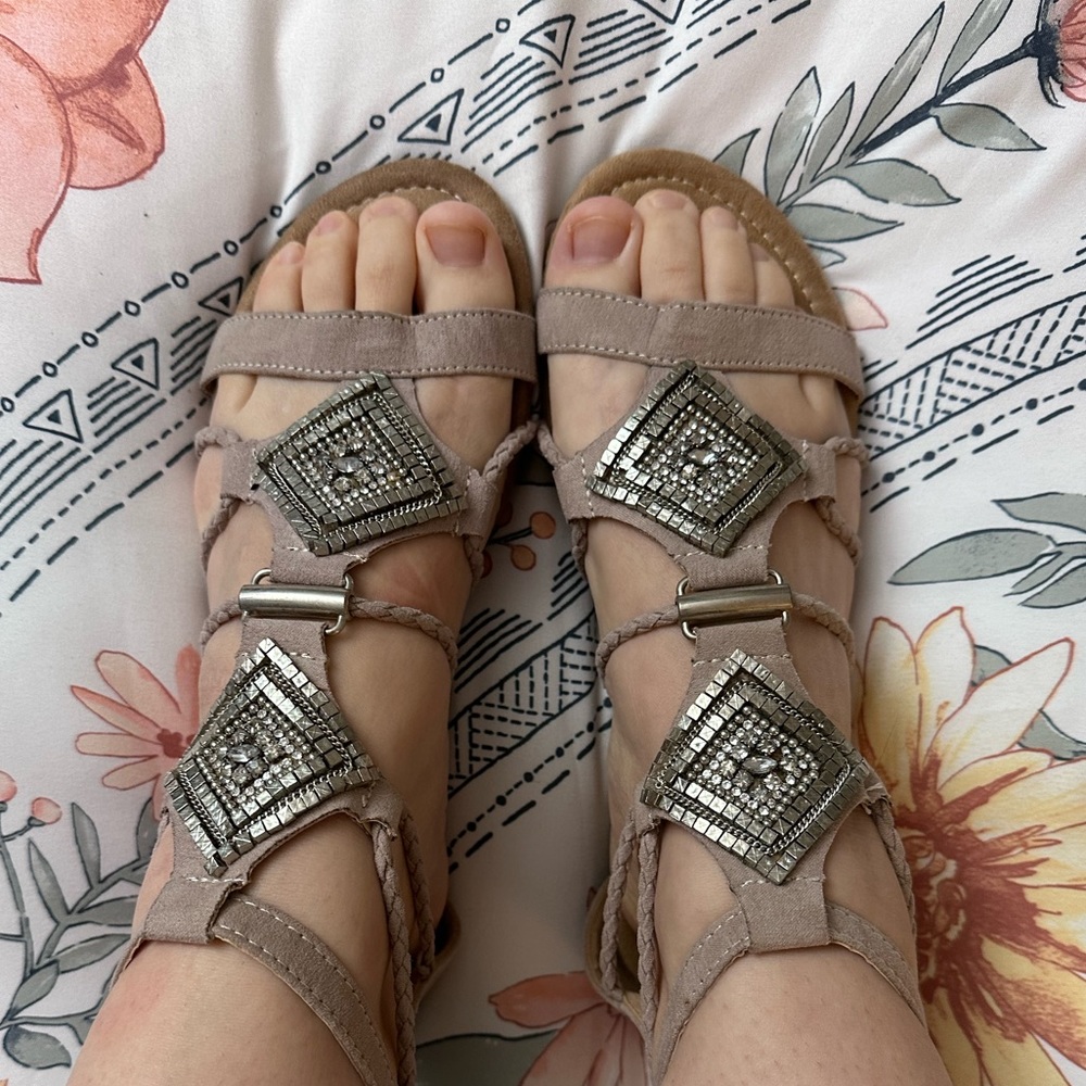 MUK LUKS Silver Jeweled Suede Gladiator Sandal Flat